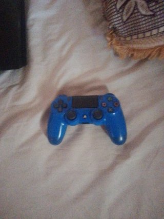 PS4 (PlayStation 4) Negra + FIFA 20 y MotoGP