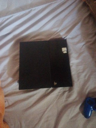 PS4 (PlayStation 4) Negra + FIFA 20 y MotoGP