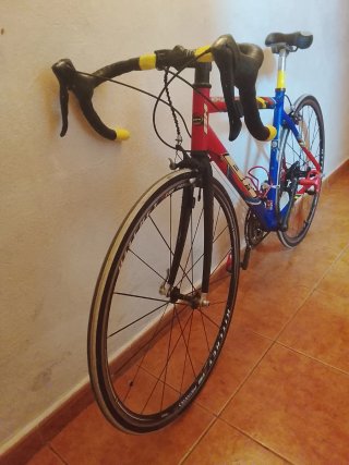 Bicicleta carretera ( BH OQUINA  557 )