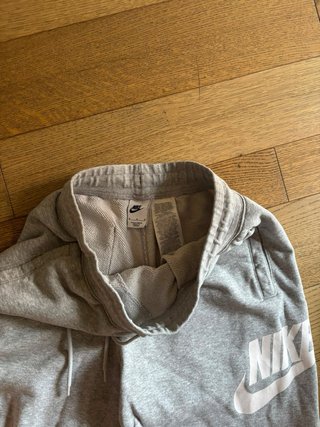 Pantaloncini Nike grigi con logo