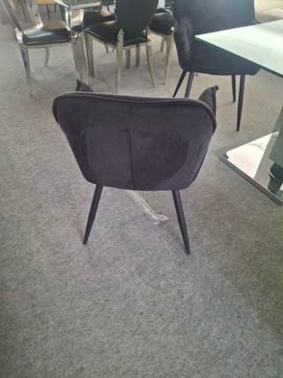 Silla terciopelo negro acolchada