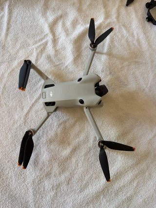 Dron DJI Mini 4 Pro + Mando RC 2
