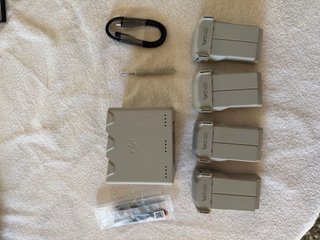 Dron DJI Mini 4 Pro + Mando RC 2