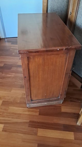 Mesa auxiliar de madera con cristal