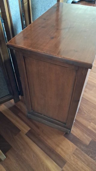 Mesa auxiliar de madera con cristal
