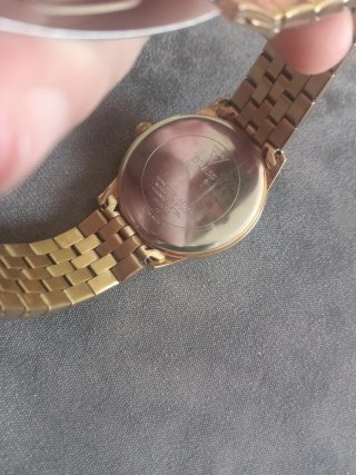 Reloj Guess Dorado y Negro