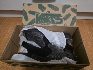 Sandalias KOR'S mujer negras y grises