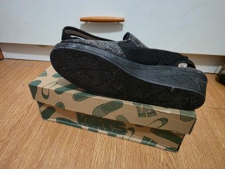 Sandalias KOR'S mujer negras y grises