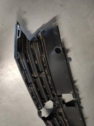 CALANDRA DELANTERA CENTRAL VW PASSAT B7 CROM