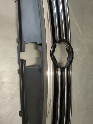 CALANDRA DELANTERA CENTRAL VW PASSAT B7 CROM