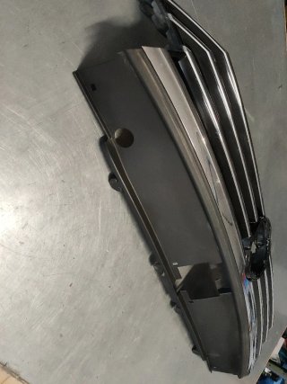CALANDRA DELANTERA CENTRAL VW PASSAT B7 CROM