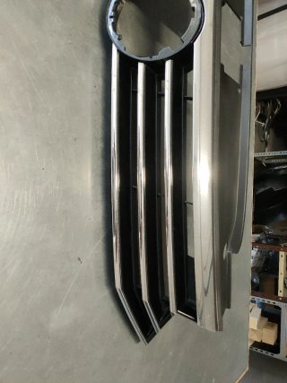 CALANDRA DELANTERA CENTRAL VW PASSAT B7 CROM