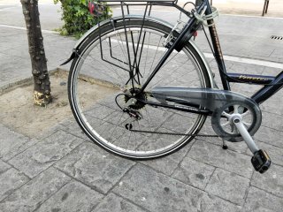 Bicicleta de paseo negra