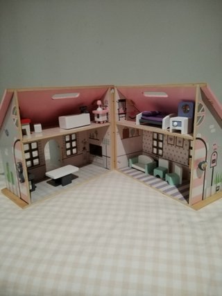 Casa de muñecas de madera tipo maletín