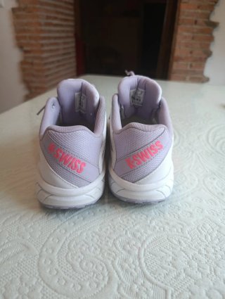 Zapatillas pádel K-Swiss blancas y lilas