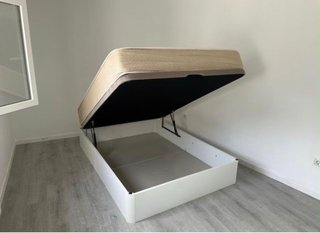 Vendita totale di divani-letto, materassi, testiere e altro ancora!