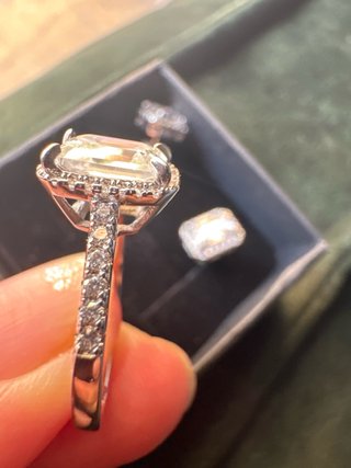 Anillo y pendientes moissanita