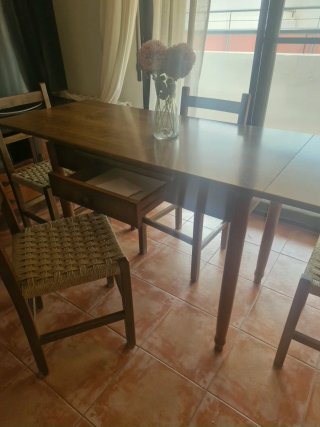Mesa de cocina extensible con 4 sillas