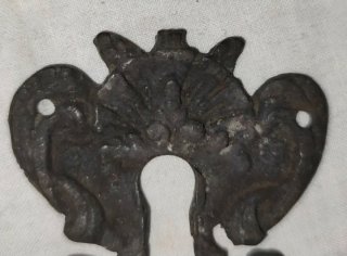 ANTIGUO EMBELLECEDOR DE CERRADURA