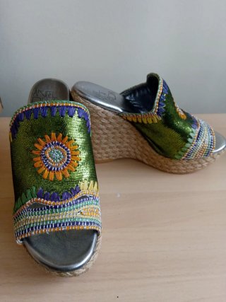 Sandalias cuña multicolor talla 37
