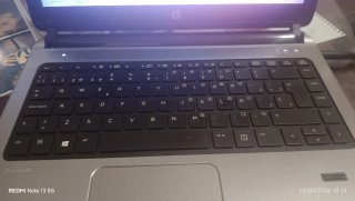 Portátil HP con Cargador (LE FALLA EL CARGADOR)