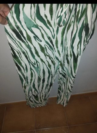 Mono Mango Verde y Blanco Talla M