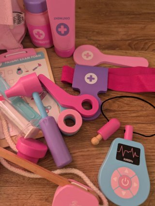 Maletín doctora juguete rosa