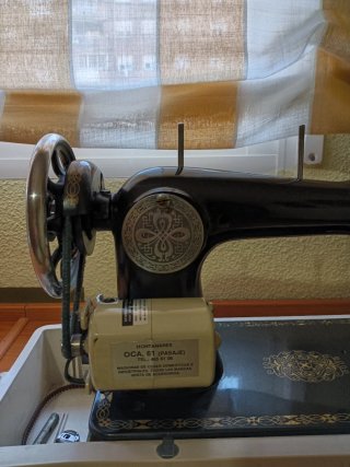 Máquina de coser Sigma años 60. Adaptado motor.
