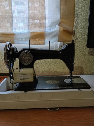 Máquina de coser Sigma años 60. Adaptado motor.