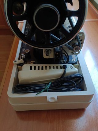 Máquina de coser Sigma años 60. Adaptado motor.
