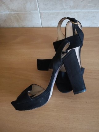 Sandalias Pull&Bear Negras Talla 38,con plataforma
