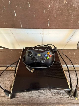 Xbox 360 Negra + Mando + 11 Juegos