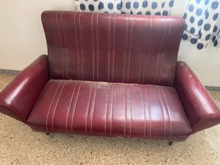 Poltrona rossa in pelle