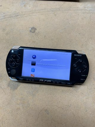 Console portatile Sony PSP 2000 in nero