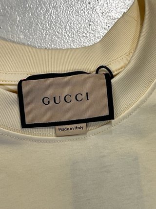 Camiseta Gucci Beige con Estampado de Hongos