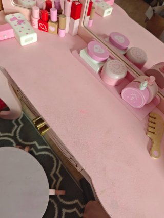 Tocador infantil de madera rosa