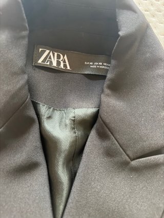 Vestido chaleco Zara negro con tablillas