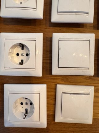 Lote enchufes e interruptores blancos
