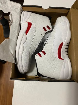 Zapatillas Jordan 12 Blancas y Rojas
