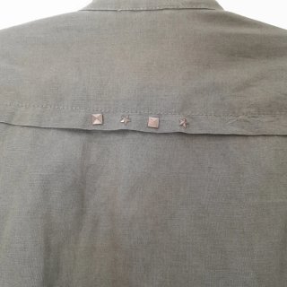 Chaqueta con tachuelas caki Pimkie