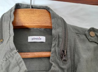 Chaqueta con tachuelas caki Pimkie