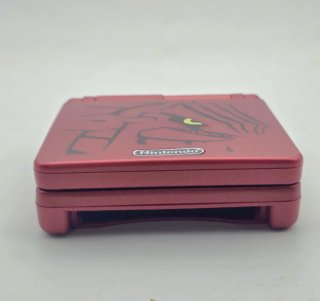 Game Boy Advance SP a tema Pokemon con Caricatore