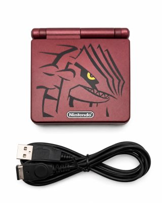 Game Boy Advance SP a tema Pokemon con Caricatore