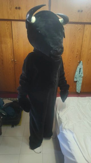 Fursuit de Toro Realista Negro y Blanco