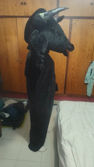 Fursuit de Toro Realista Negro y Blanco