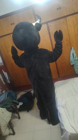 Fursuit de Toro Realista Negro y Blanco