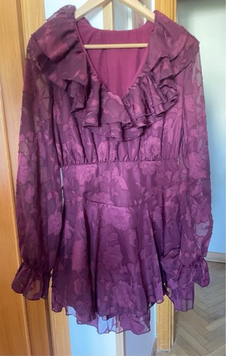 Vestido corto burdeos volantes talla M