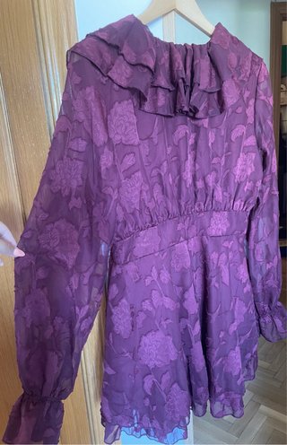 Vestido corto burdeos volantes talla M