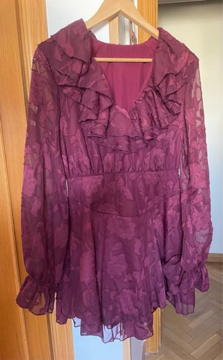 Vestido corto burdeos volantes talla M