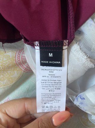 Vestido corto burdeos volantes talla M